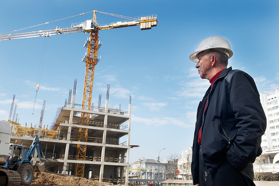 s960_builders-at-builders-site_SHUTTERSTOCK_960x640